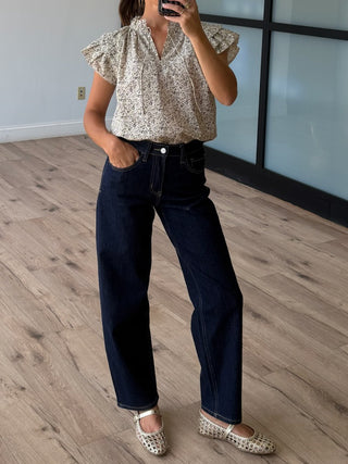Vinelet Ruffle Sleeve Blouse