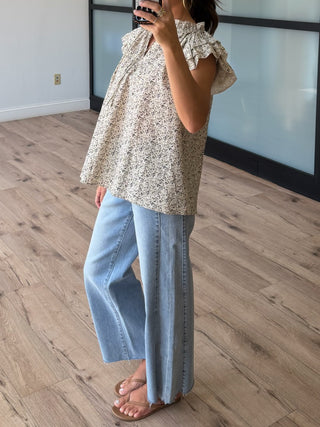 Vinelet Ruffle Sleeve Blouse