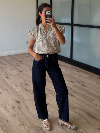 Vinelet Ruffle Sleeve Blouse
