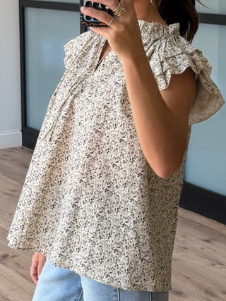 Vinelet Ruffle Sleeve Blouse